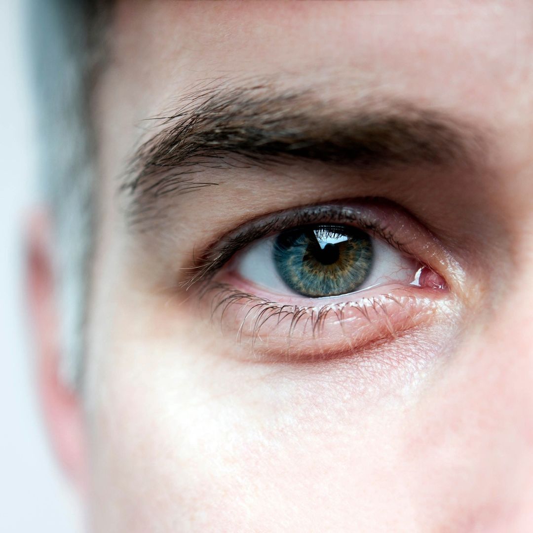 The right side of a man's head showing offers on contact lenses