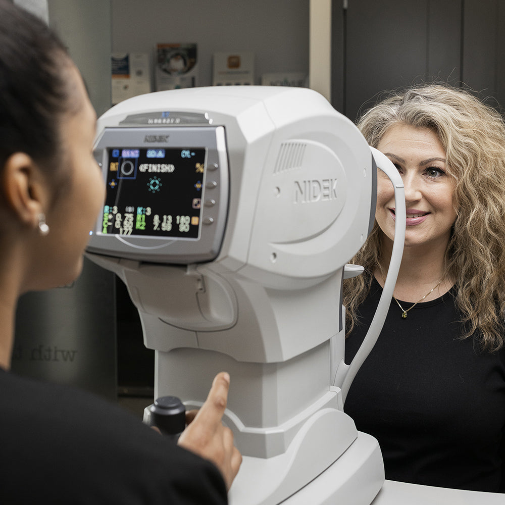 Using latest eye technology to conduct eye exam