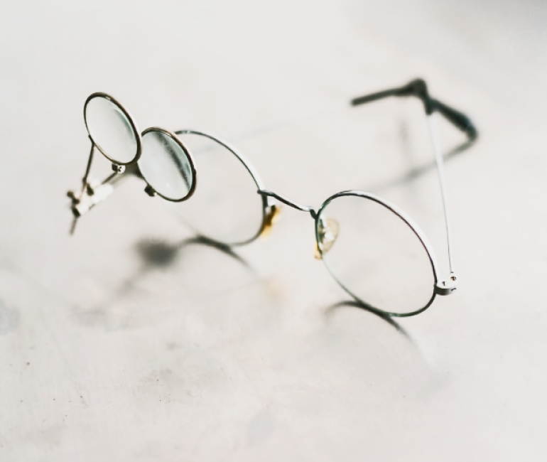 Set of customized eyeglasses with lenses